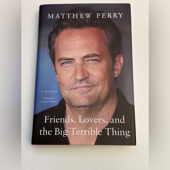 ✨ Matthew Perry book: Friends, Lovers, and the Big Terrible Thing: A Memoir - Picture 4 of 7